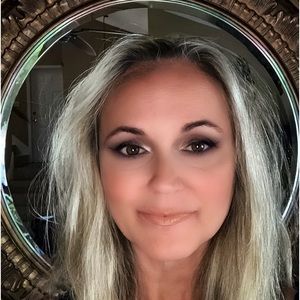 Meet your Posher, Carla